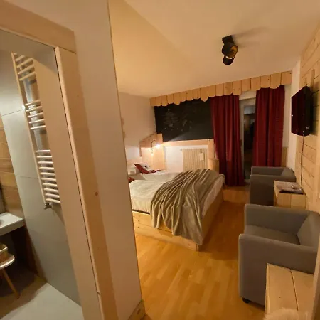Hotel Almhof 3*