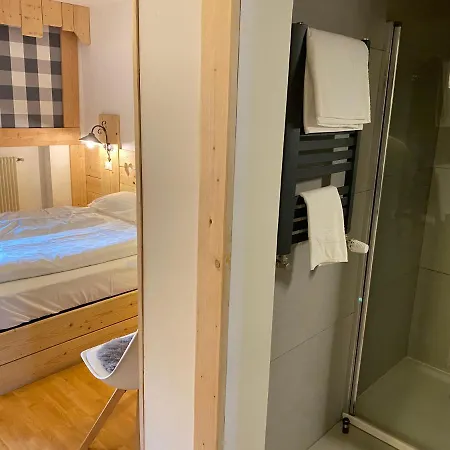 Hotel Almhof 3*